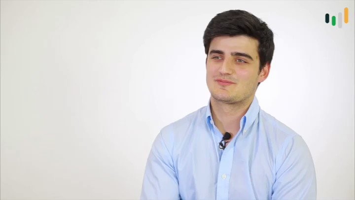 Adrián Bautista, fundador de Fundeen, durante una entrevista en vídeo