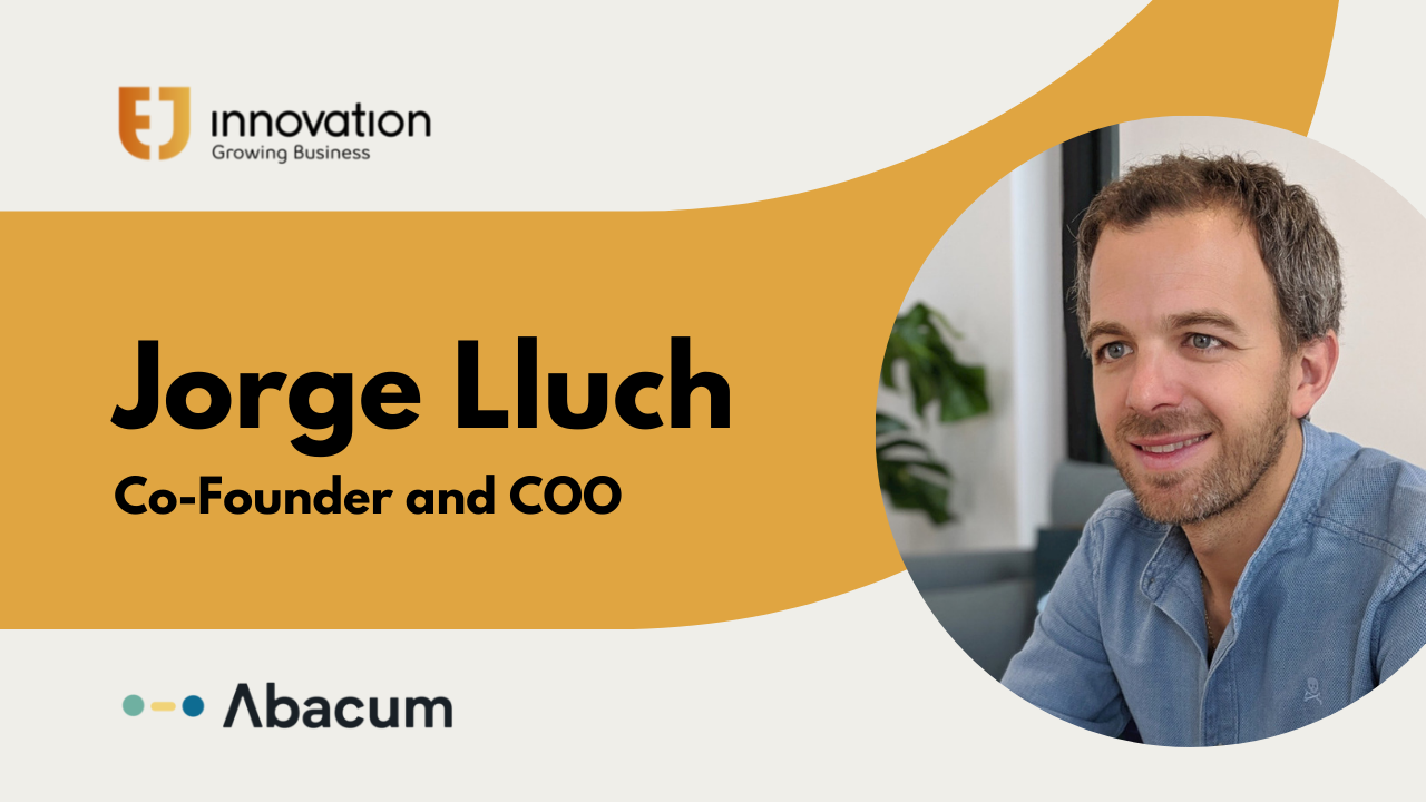 Jorge Lluch, cofundador y COO de Abacum, en la portada del episodio del podcast